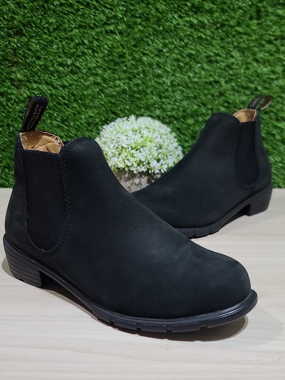 Blundstone Women's Series 1977 Ankle Chelsea Boots / Black Nubuck US 7 New